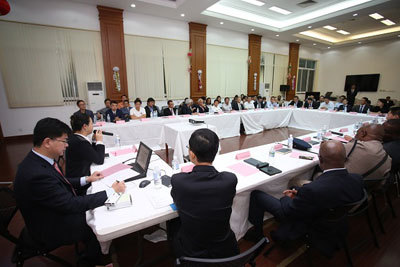 筑牢海外安全防線——駐牙買加使館舉辦領事保護四方聯席會議并開展經濟貿易咨詢服務